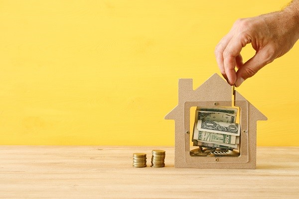 Invest the money you obtain from your mortgage financing or pay off your loans faster at a reduced interest rate to save even more.